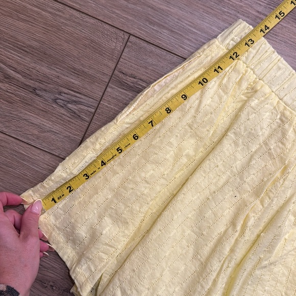 2 Piece Outfit Long Sleeve Top and Short Set - Picture 9 of 9